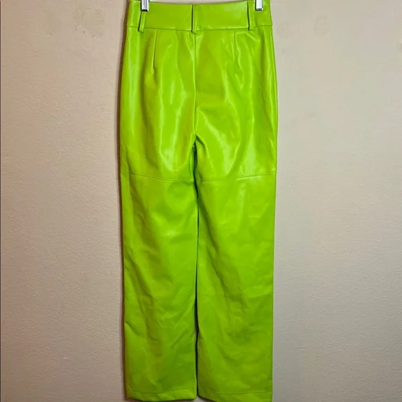 Meshki 2-Pc Sz Small Green Crop Top worn Em­ma Her­nan as in Sell­ing Sun­set - Picture 9 of 16